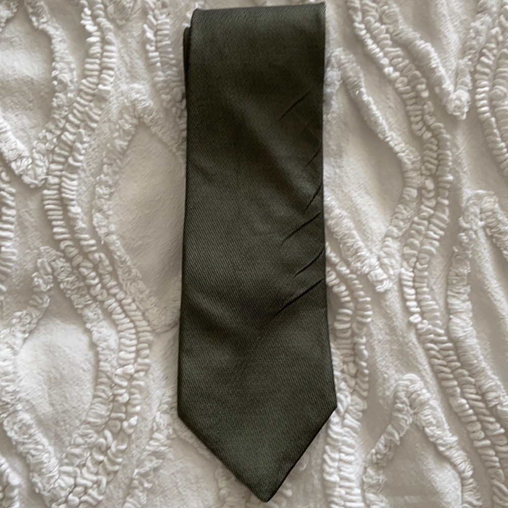 DKNY men’s silk tie